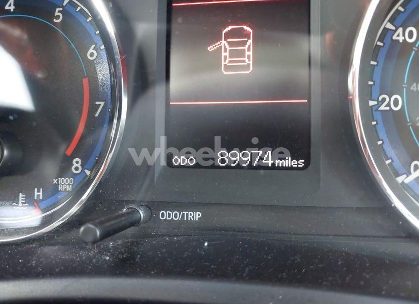 Photo 15 of 2018 Toyota Corolla LE (VIN 5YFBURHE8JP769404)