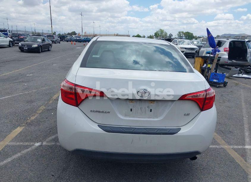 Photo 16 of 2018 Toyota Corolla LE (VIN 5YFBURHE8JP769404)