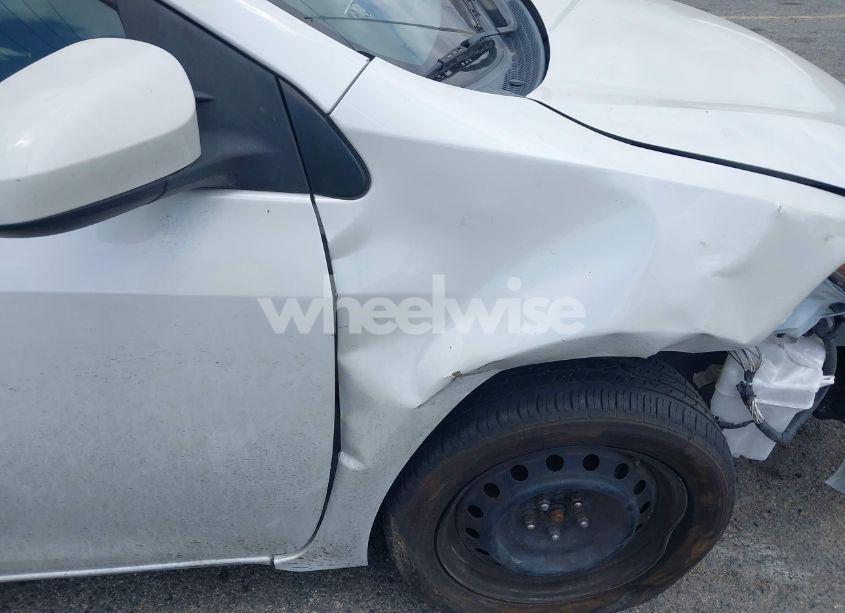 Photo 17 of 2018 Toyota Corolla LE (VIN 5YFBURHE8JP769404)