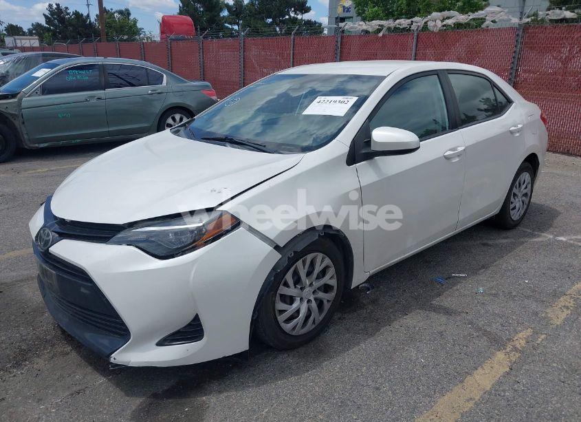Photo 2 of 2018 Toyota Corolla LE (VIN 5YFBURHE8JP769404)