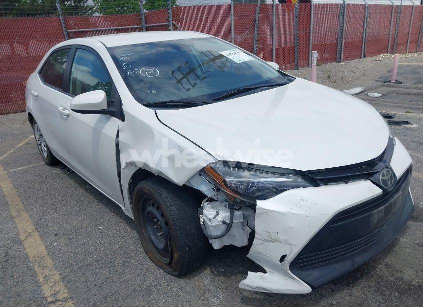 Photo 6 of 2018 Toyota Corolla LE (VIN 5YFBURHE8JP769404)