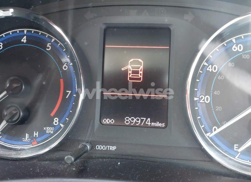 Photo 7 of 2018 Toyota Corolla LE (VIN 5YFBURHE8JP769404)