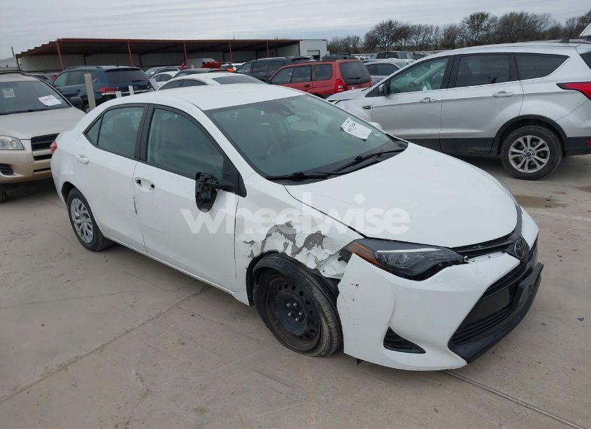 2018 Toyota Corolla LE (VIN 5YFBURHE8JP775686) main photo