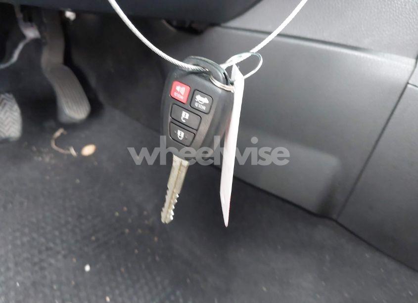 Photo 11 of 2018 Toyota Corolla LE (VIN 5YFBURHE8JP775686)