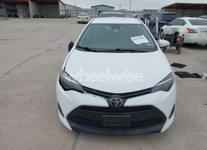 Photo 12 of 2018 Toyota Corolla LE (VIN 5YFBURHE8JP775686)