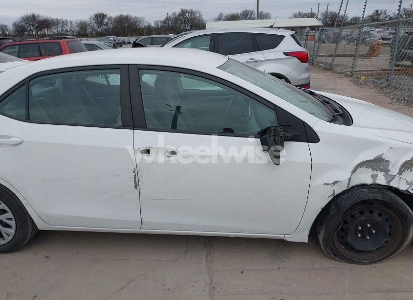 Photo 13 of 2018 Toyota Corolla LE (VIN 5YFBURHE8JP775686)