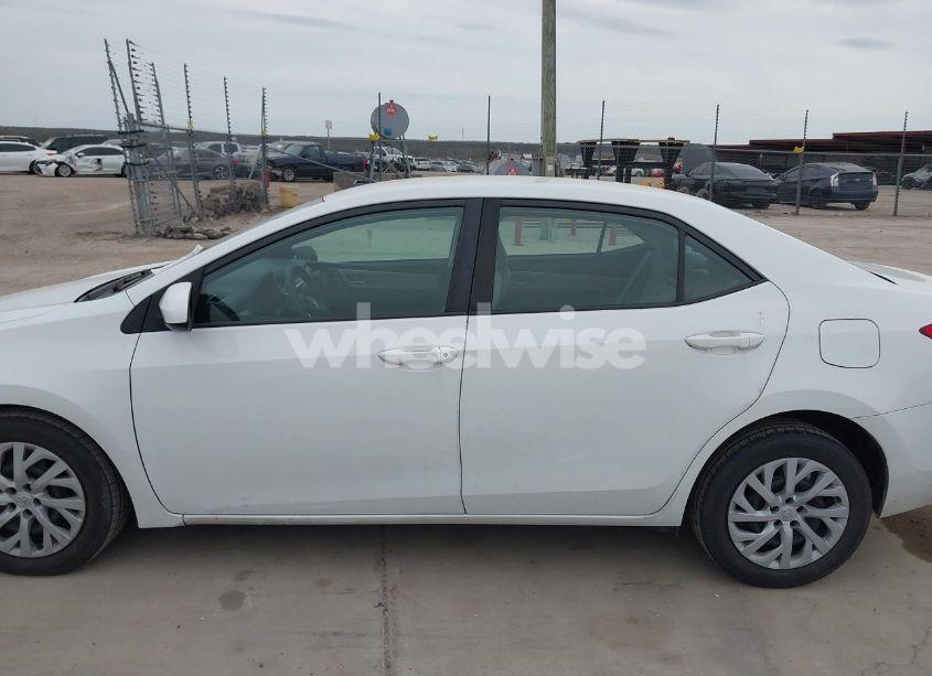 Photo 14 of 2018 Toyota Corolla LE (VIN 5YFBURHE8JP775686)