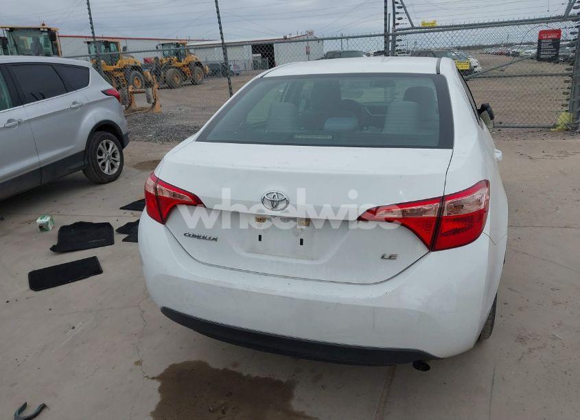 Photo 16 of 2018 Toyota Corolla LE (VIN 5YFBURHE8JP775686)