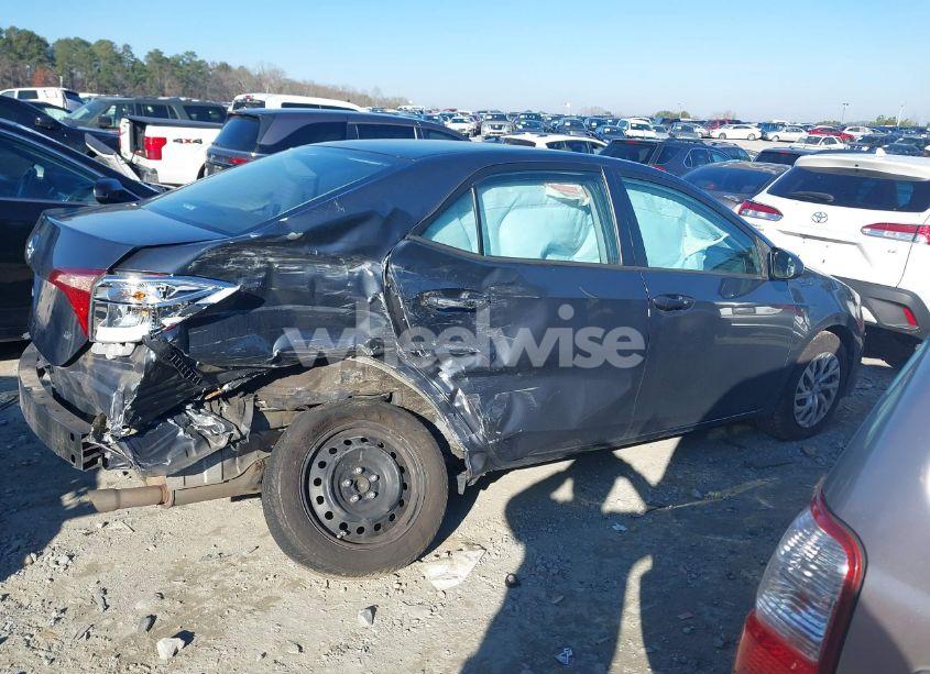 Photo 13 of 2018 Toyota Corolla LE (VIN 5YFBURHE8JP792715)