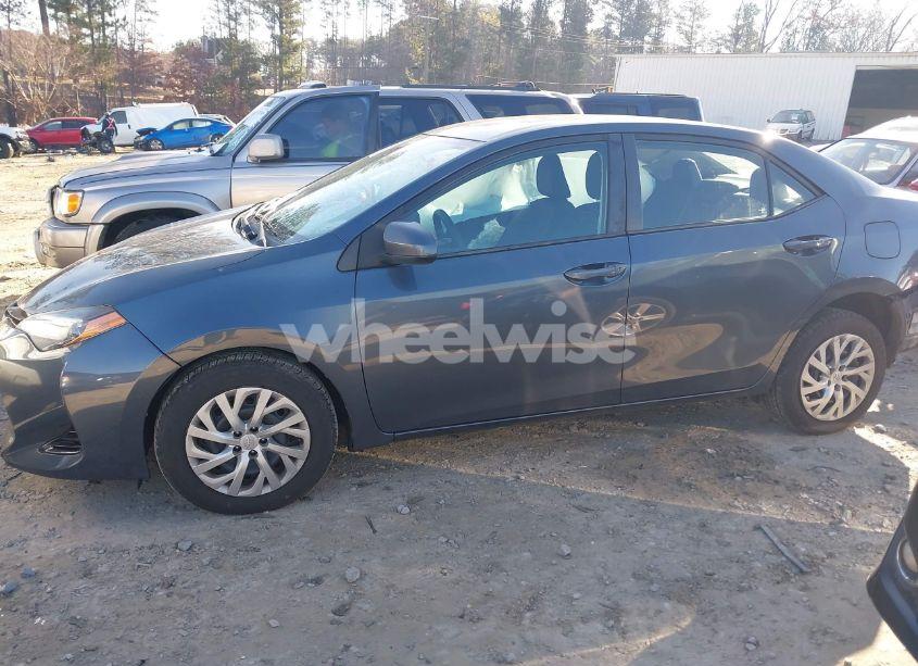 Photo 14 of 2018 Toyota Corolla LE (VIN 5YFBURHE8JP792715)