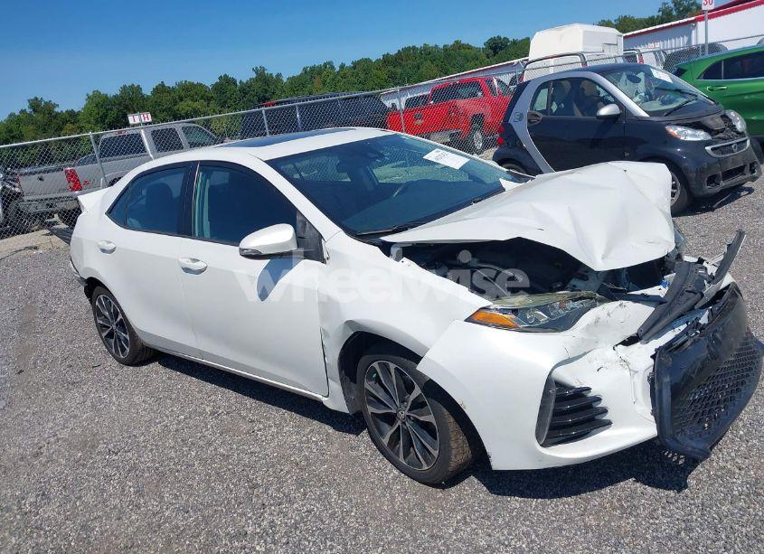 2018 Toyota Corolla SE (VIN 5YFBURHE8JP795145) main photo