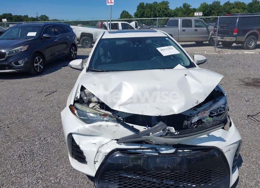 Photo 11 of 2018 Toyota Corolla SE (VIN 5YFBURHE8JP795145)