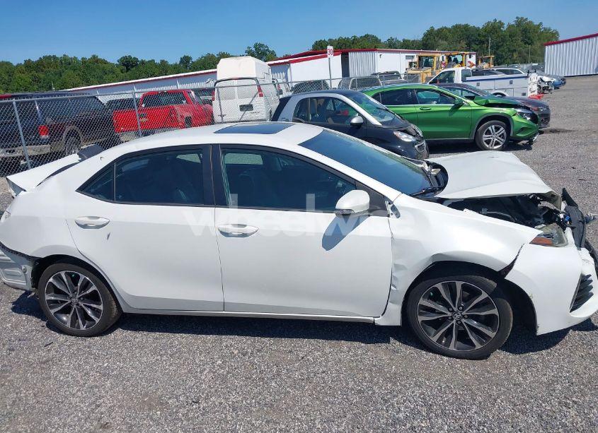 Photo 12 of 2018 Toyota Corolla SE (VIN 5YFBURHE8JP795145)