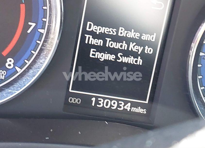 Photo 14 of 2018 Toyota Corolla SE (VIN 5YFBURHE8JP795145)