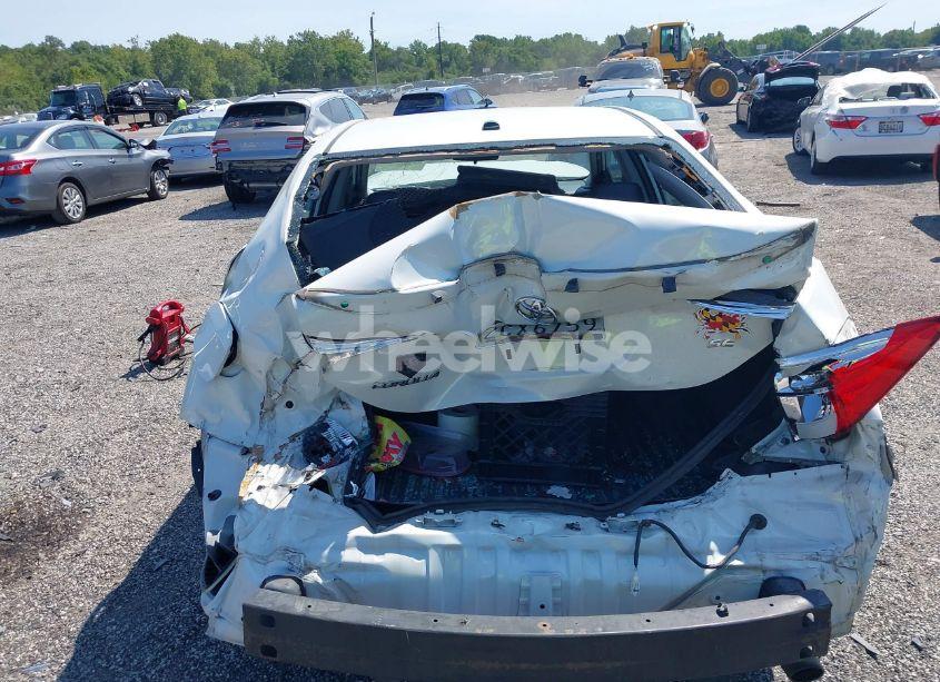 Photo 15 of 2018 Toyota Corolla SE (VIN 5YFBURHE8JP795145)