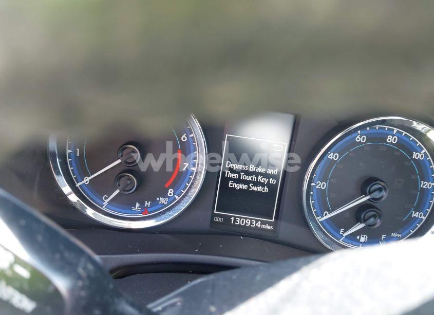 Photo 7 of 2018 Toyota Corolla SE (VIN 5YFBURHE8JP795145)