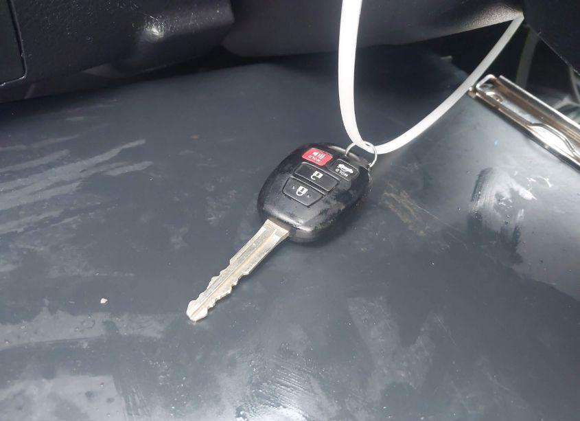 Photo 11 of 2018 Toyota Corolla LE (VIN 5YFBURHE8JP795999)