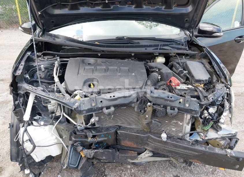 Photo 10 of 2018 Toyota Corolla XSE (VIN 5YFBURHE8JP796909)