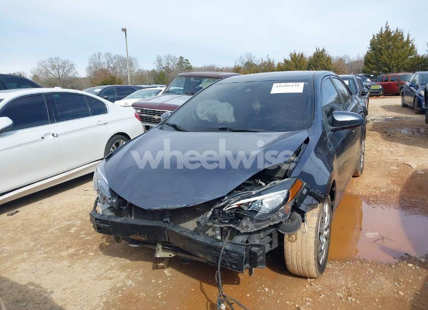 Photo 12 of 2018 Toyota Corolla LE (VIN 5YFBURHE8JP807522)