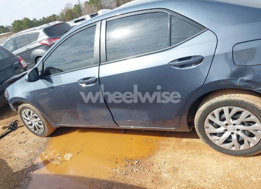 Photo 14 of 2018 Toyota Corolla LE (VIN 5YFBURHE8JP807522)