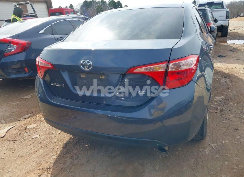 Photo 16 of 2018 Toyota Corolla LE (VIN 5YFBURHE8JP807522)