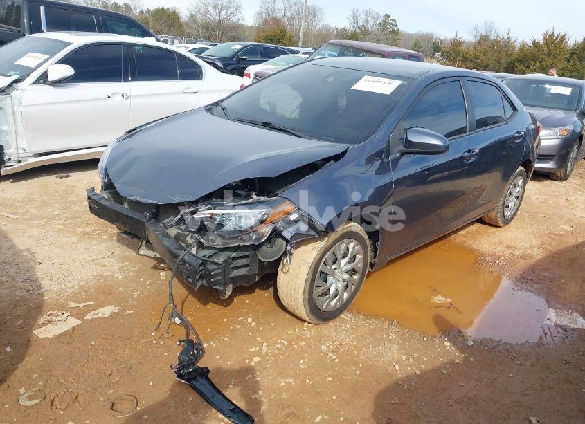 Photo 2 of 2018 Toyota Corolla LE (VIN 5YFBURHE8JP807522)