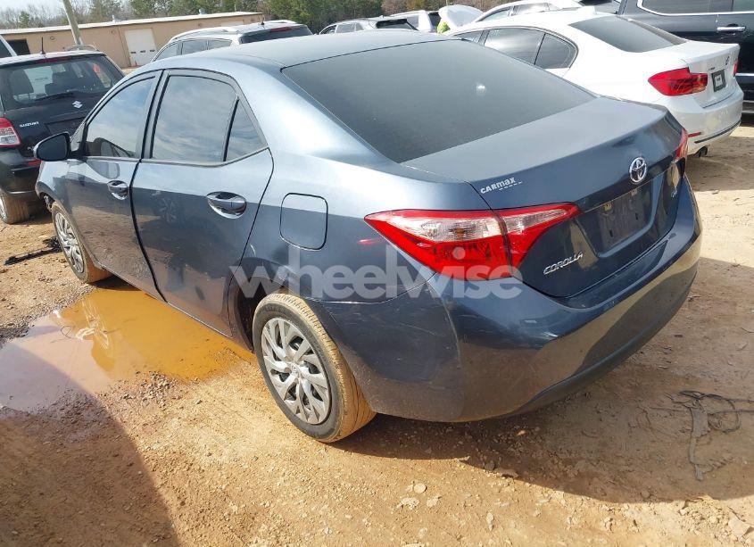 Photo 3 of 2018 Toyota Corolla LE (VIN 5YFBURHE8JP807522)