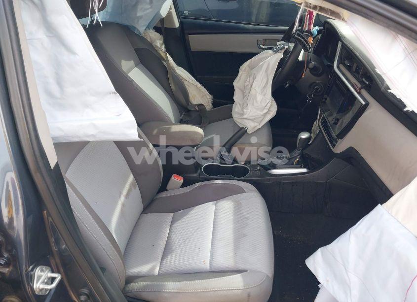 Photo 5 of 2018 Toyota Corolla LE (VIN 5YFBURHE8JP807522)