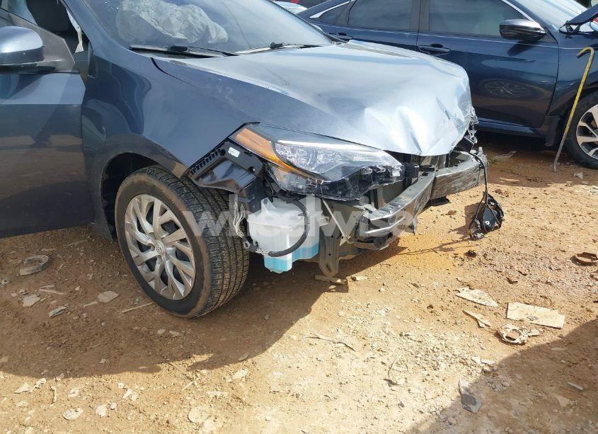 Photo 6 of 2018 Toyota Corolla LE (VIN 5YFBURHE8JP807522)