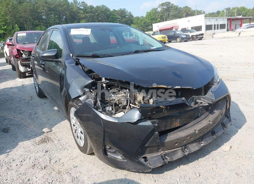 2018 Toyota Corolla LE (VIN 5YFBURHE8JP817144) main photo