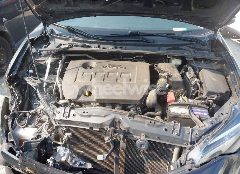 Photo 10 of 2018 Toyota Corolla LE (VIN 5YFBURHE8JP817144)