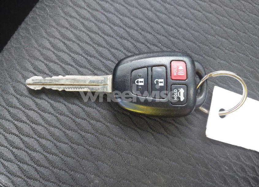 Photo 11 of 2018 Toyota Corolla LE (VIN 5YFBURHE8JP817144)