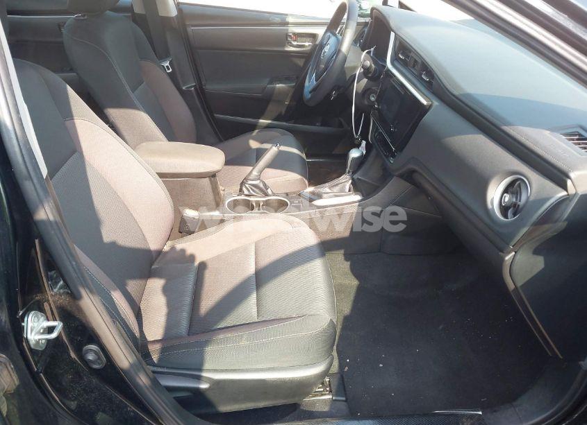 Photo 5 of 2018 Toyota Corolla LE (VIN 5YFBURHE8JP817144)