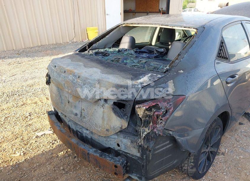 Photo 13 of 2018 Toyota Corolla SE (VIN 5YFBURHE8JP817984)