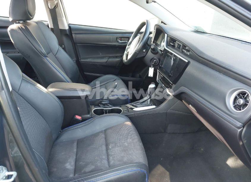 Photo 5 of 2018 Toyota Corolla SE (VIN 5YFBURHE8JP817984)