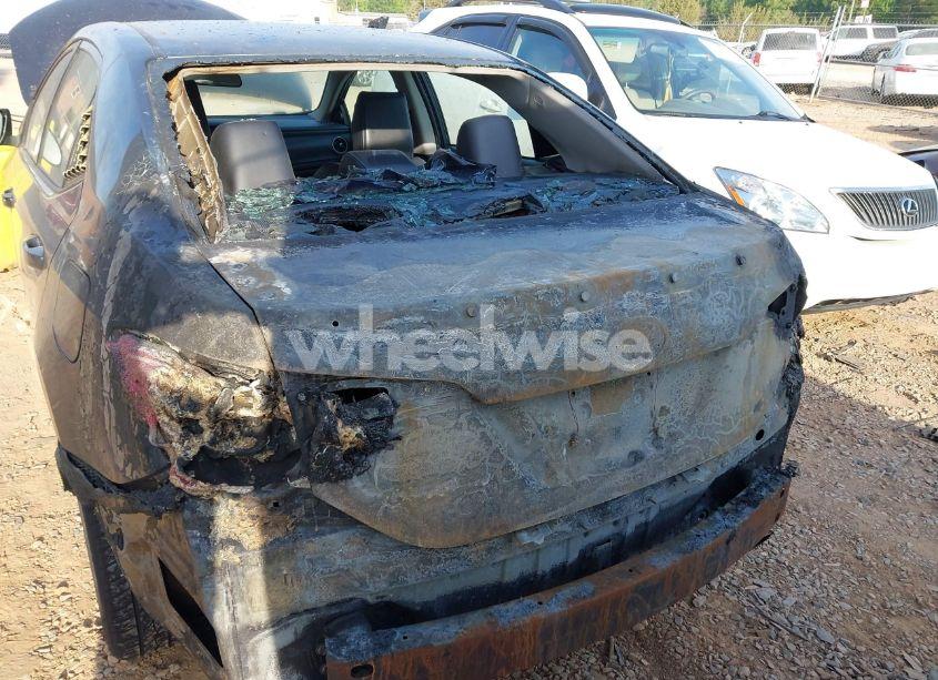 Photo 6 of 2018 Toyota Corolla SE (VIN 5YFBURHE8JP817984)