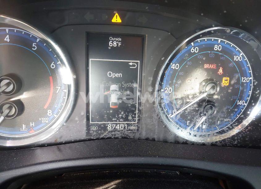 Photo 7 of 2018 Toyota Corolla SE (VIN 5YFBURHE8JP817984)