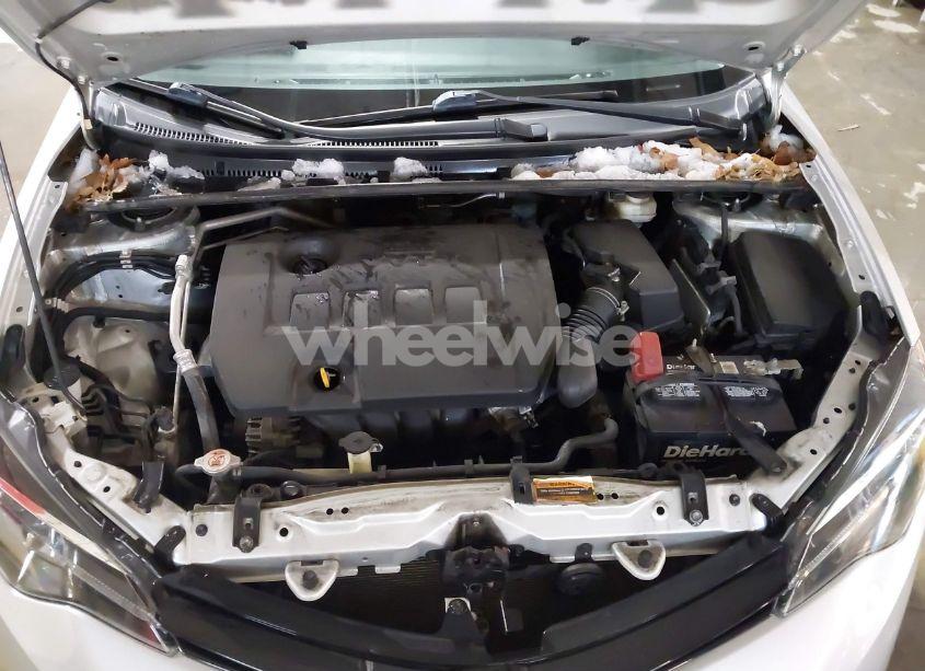 Photo 10 of 2018 Toyota Corolla LE (VIN 5YFBURHE8JP818469)