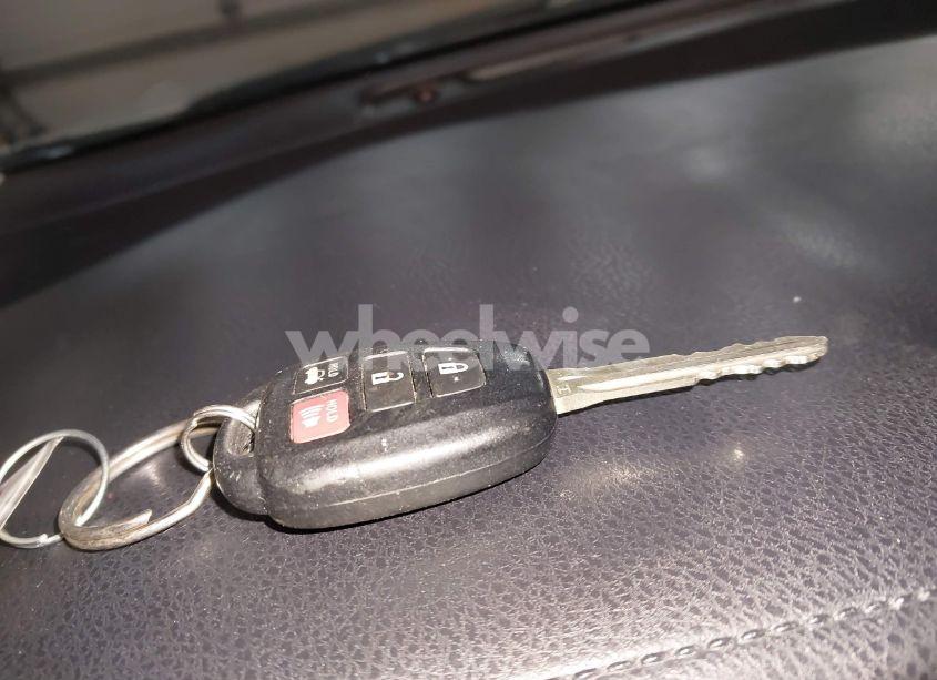 Photo 11 of 2018 Toyota Corolla LE (VIN 5YFBURHE8JP818469)