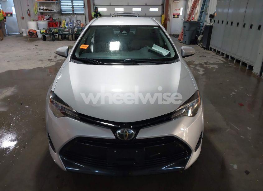 Photo 12 of 2018 Toyota Corolla LE (VIN 5YFBURHE8JP818469)