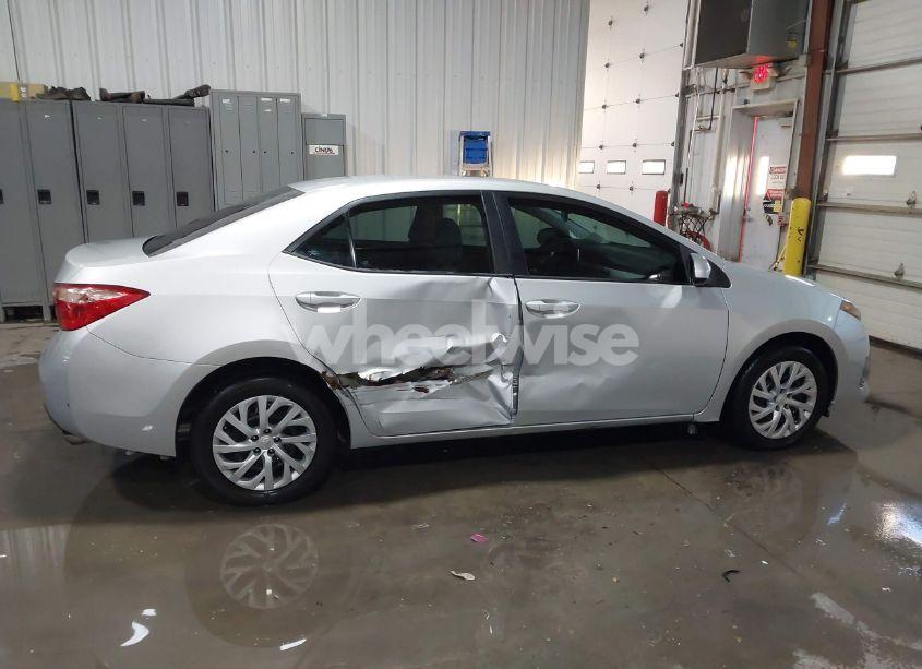 Photo 13 of 2018 Toyota Corolla LE (VIN 5YFBURHE8JP818469)