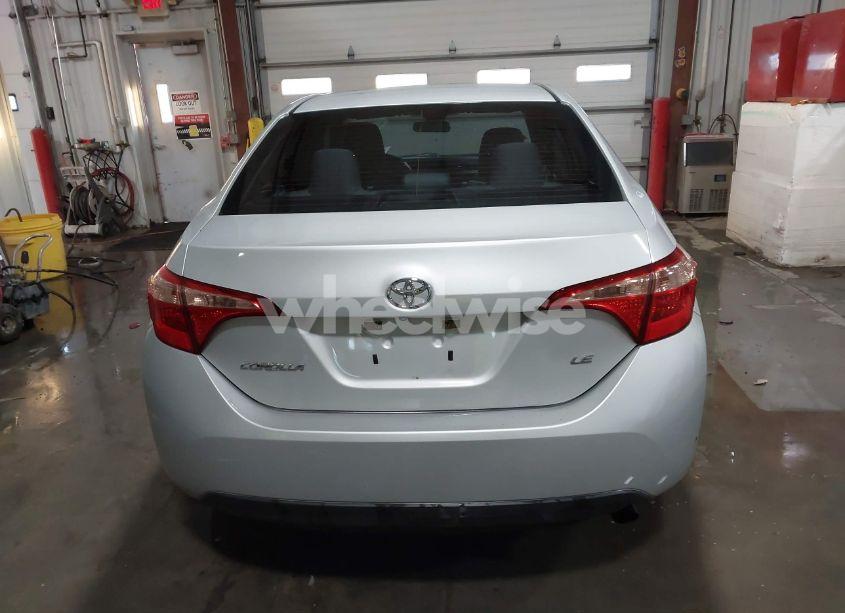 Photo 16 of 2018 Toyota Corolla LE (VIN 5YFBURHE8JP818469)