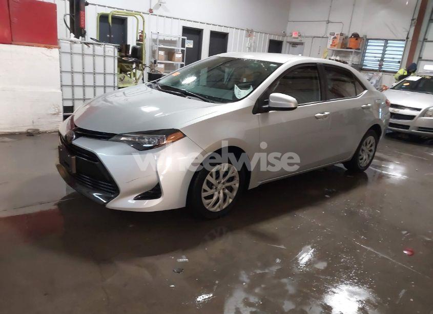 Photo 2 of 2018 Toyota Corolla LE (VIN 5YFBURHE8JP818469)
