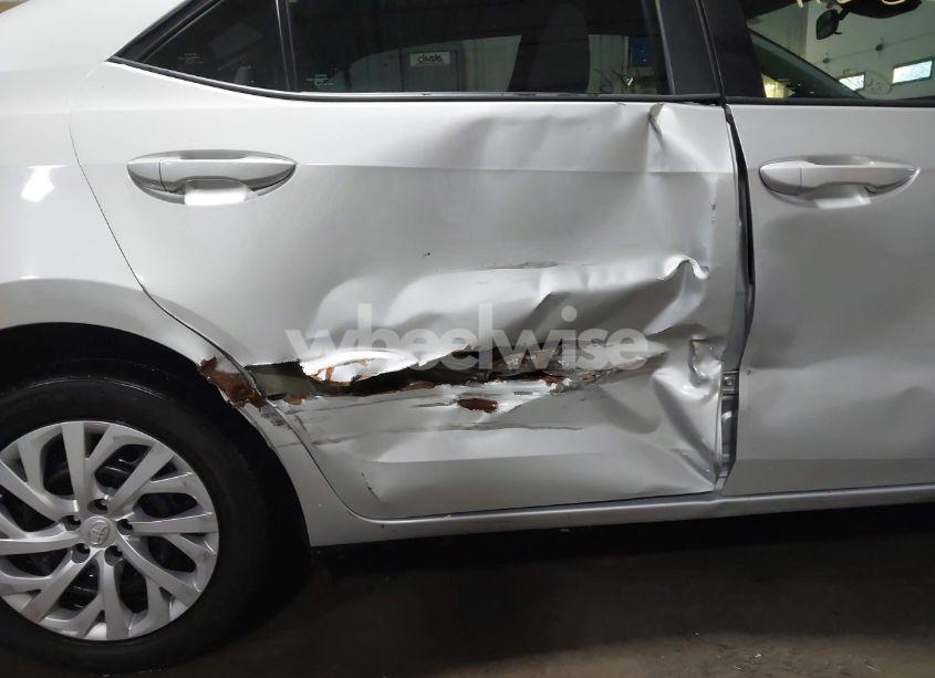 Photo 6 of 2018 Toyota Corolla LE (VIN 5YFBURHE8JP818469)