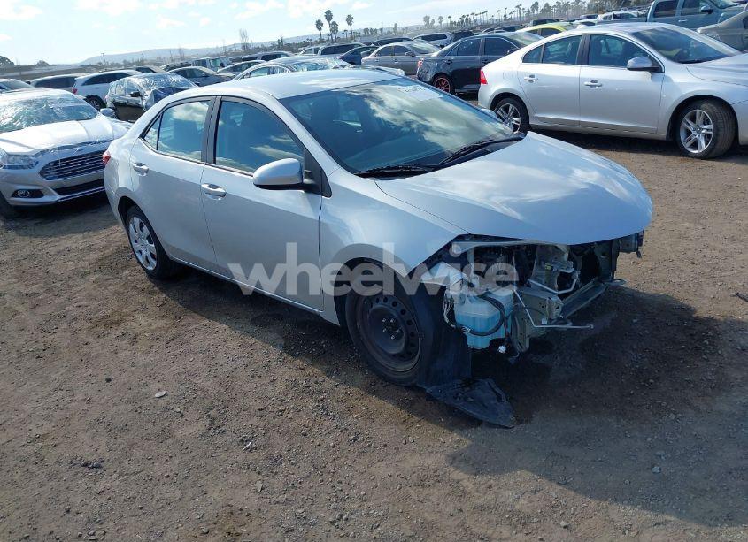 2018 Toyota Corolla LE (VIN 5YFBURHE8JP827589) main photo