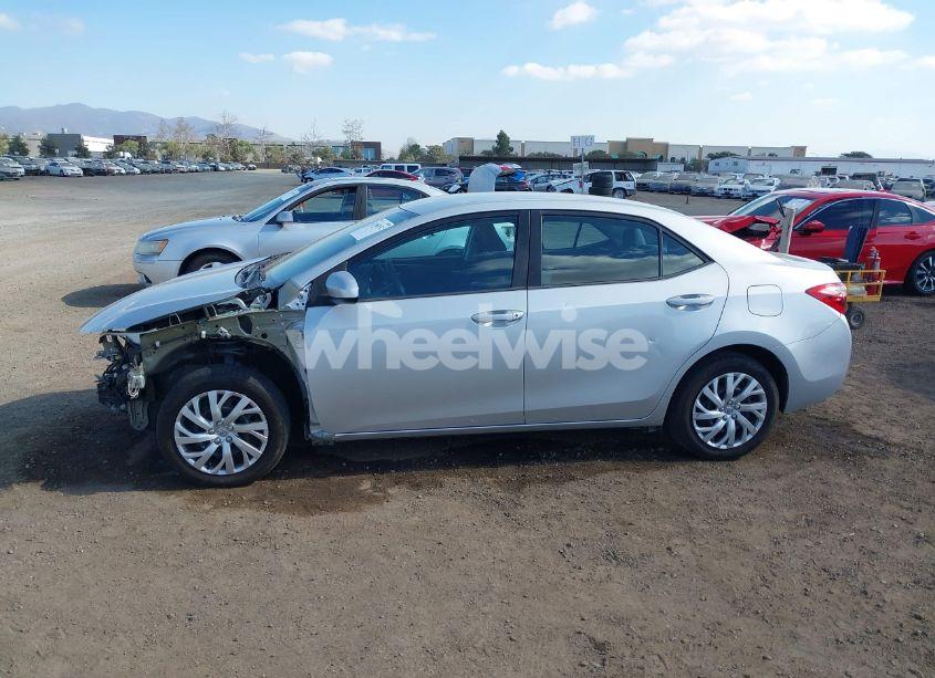 Photo 15 of 2018 Toyota Corolla LE (VIN 5YFBURHE8JP827589)