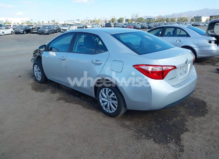 Photo 3 of 2018 Toyota Corolla LE (VIN 5YFBURHE8JP827589)