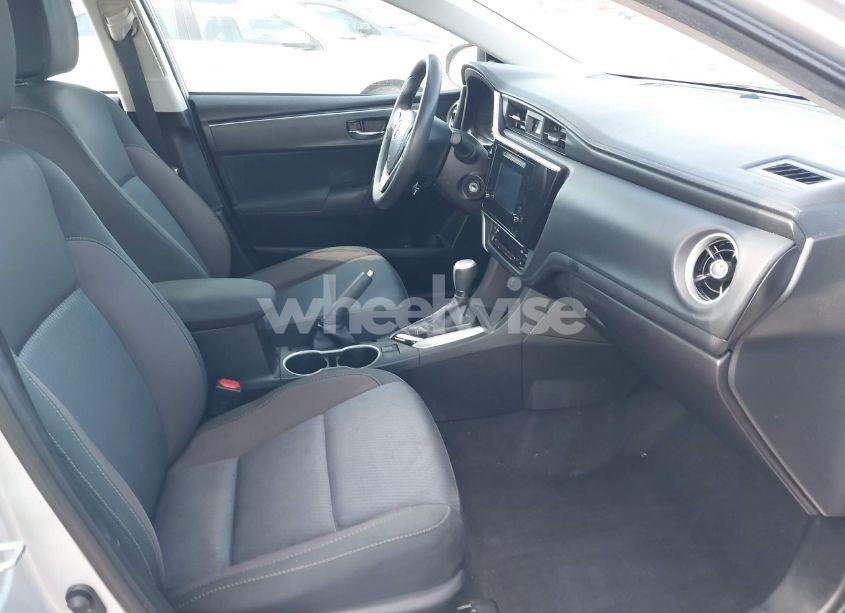 Photo 5 of 2018 Toyota Corolla LE (VIN 5YFBURHE8JP827589)