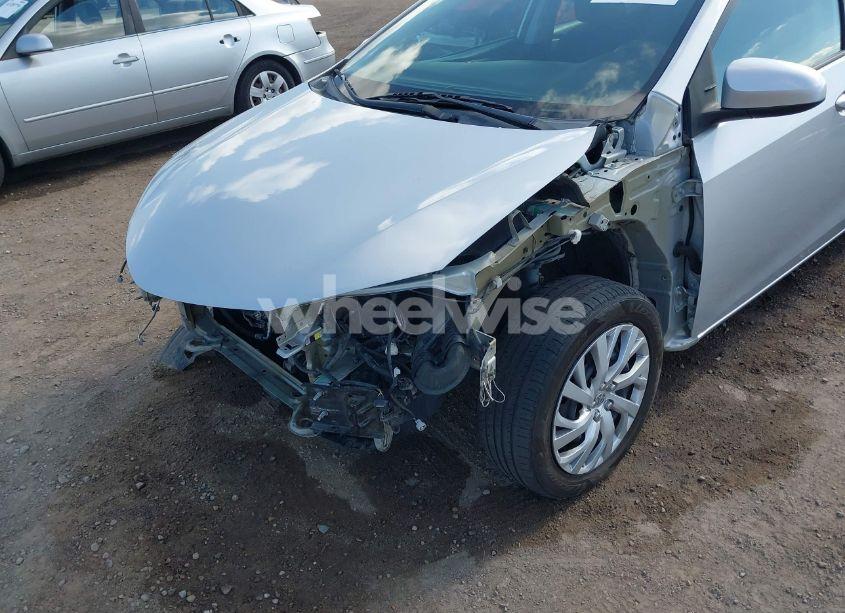 Photo 6 of 2018 Toyota Corolla LE (VIN 5YFBURHE8JP827589)