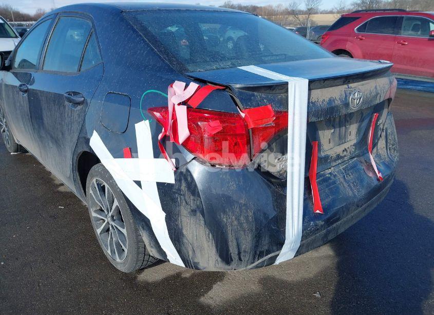 Photo 10 of 2018 Toyota Corolla SE (VIN 5YFBURHE8JP832372)